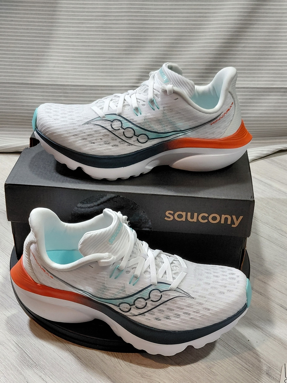 NEW Saucony Premium Women's Kinvara 16 White Teal Orange Running Shoes SIZE 7 - Picture 14 of 16